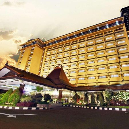 Kartika Chandra Hotel Jacarta Exterior foto