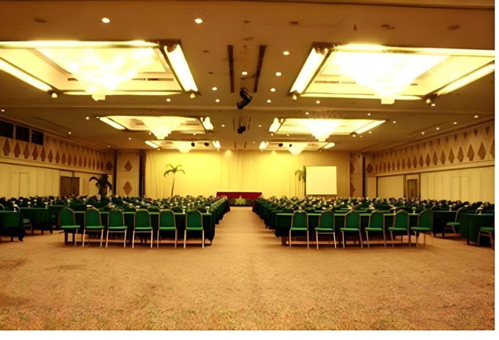 Kartika Chandra Hotel Jacarta Exterior foto