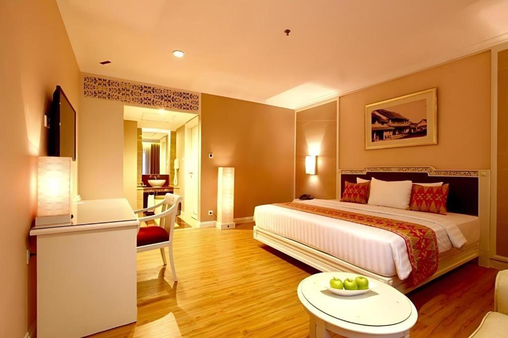 Kartika Chandra Hotel Jacarta Exterior foto