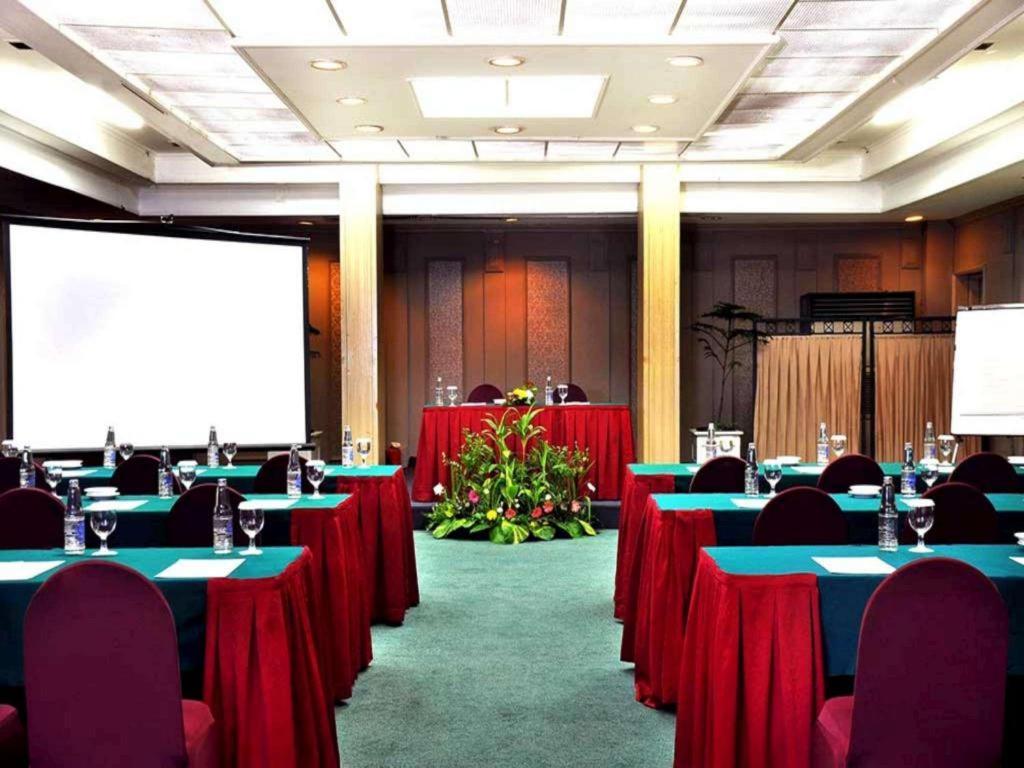 Kartika Chandra Hotel Jacarta Exterior foto