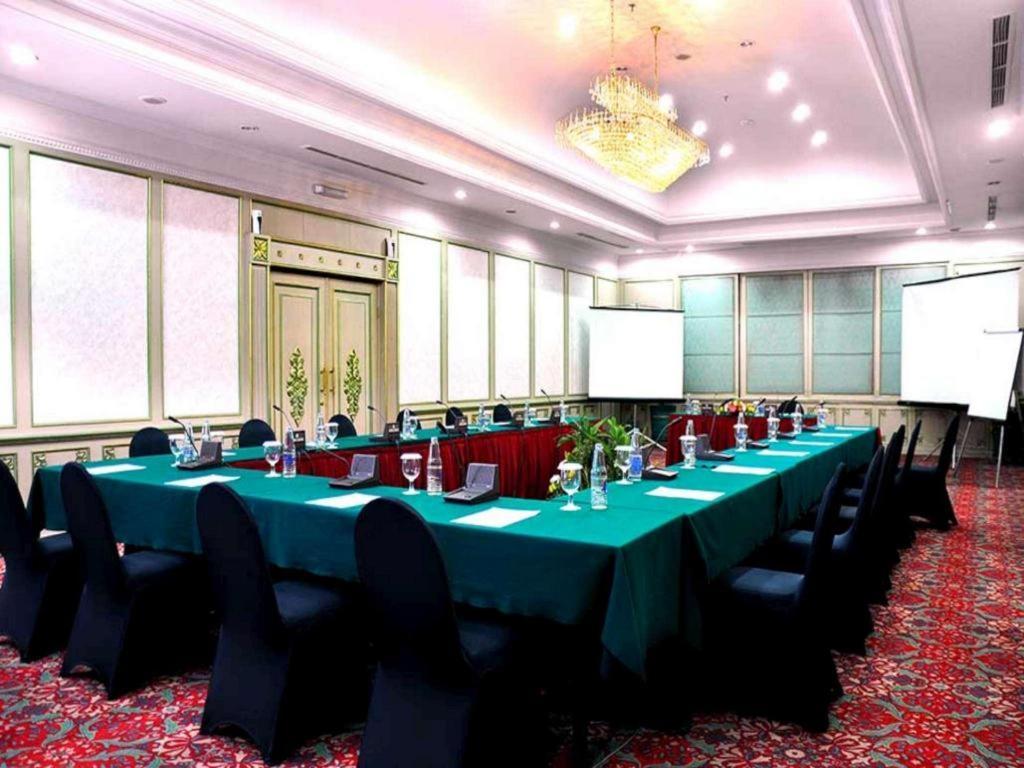 Kartika Chandra Hotel Jacarta Exterior foto