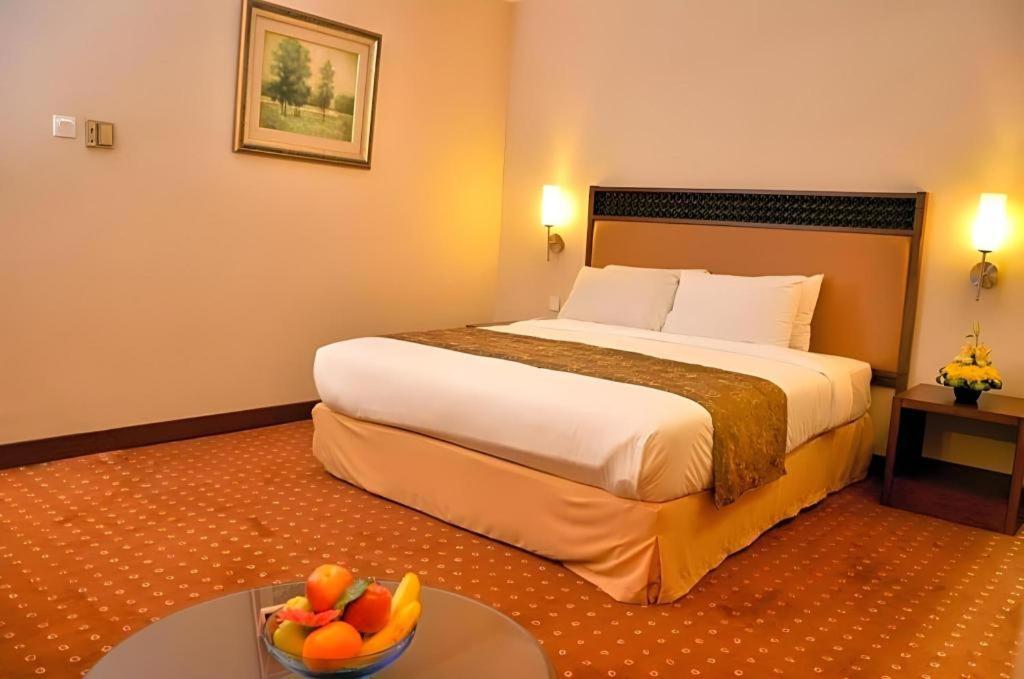 Kartika Chandra Hotel Jacarta Exterior foto