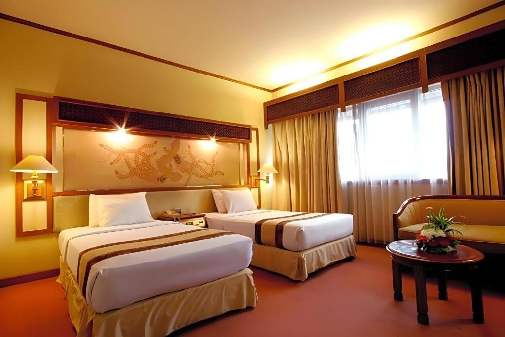 Kartika Chandra Hotel Jacarta Exterior foto