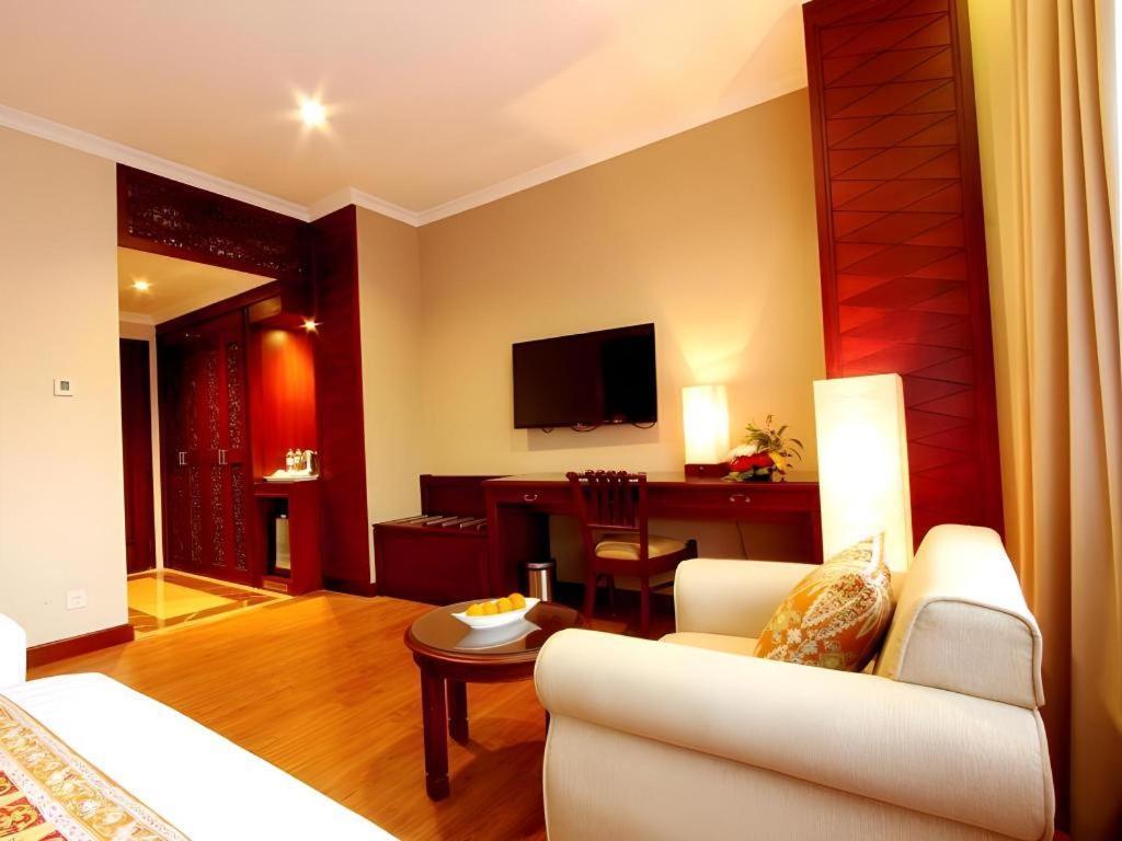 Kartika Chandra Hotel Jacarta Exterior foto