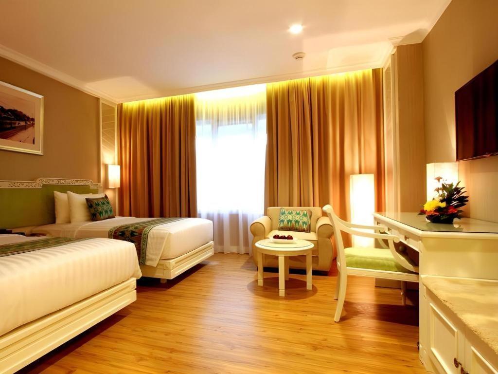 Kartika Chandra Hotel Jacarta Exterior foto