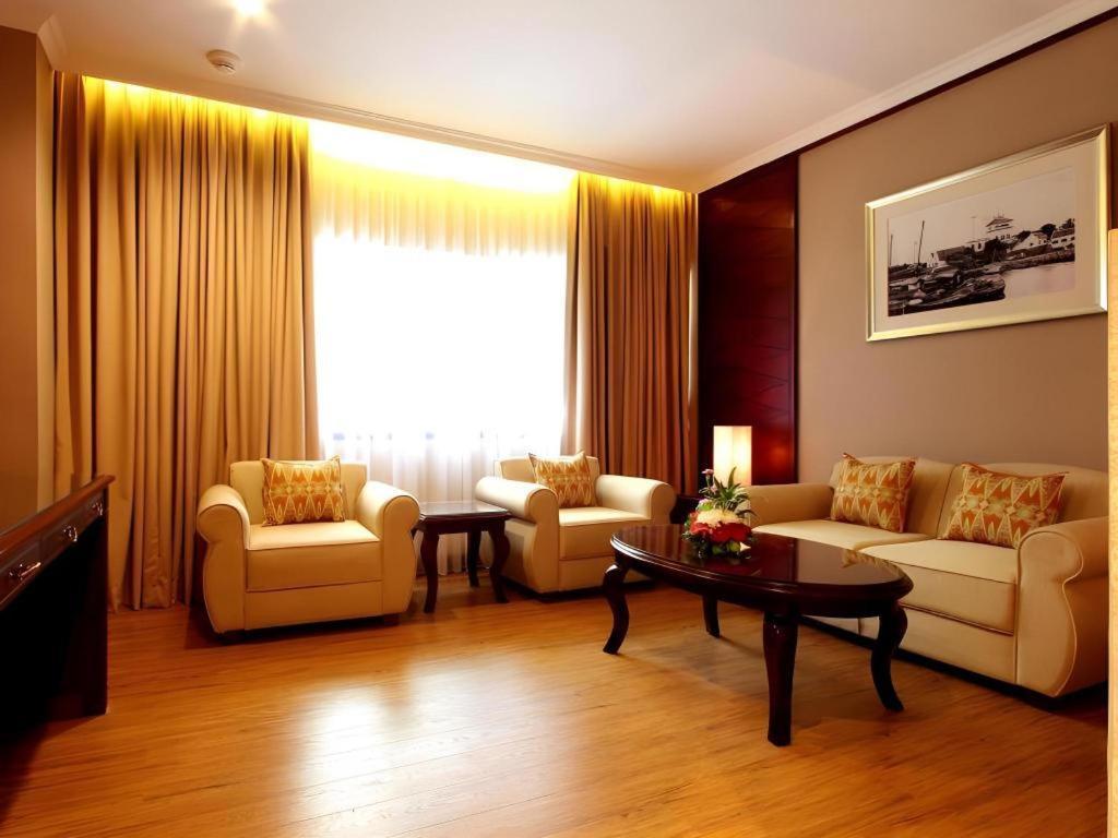 Kartika Chandra Hotel Jacarta Exterior foto