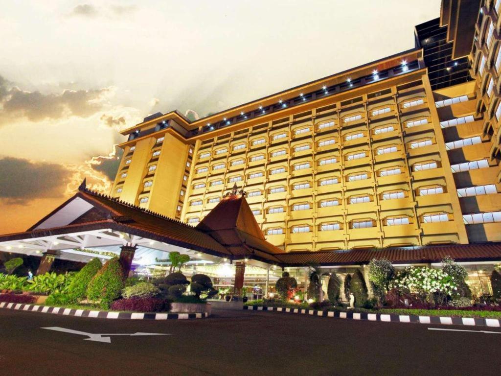 Kartika Chandra Hotel Jacarta Exterior foto