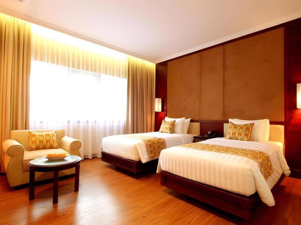 Kartika Chandra Hotel Jacarta Exterior foto