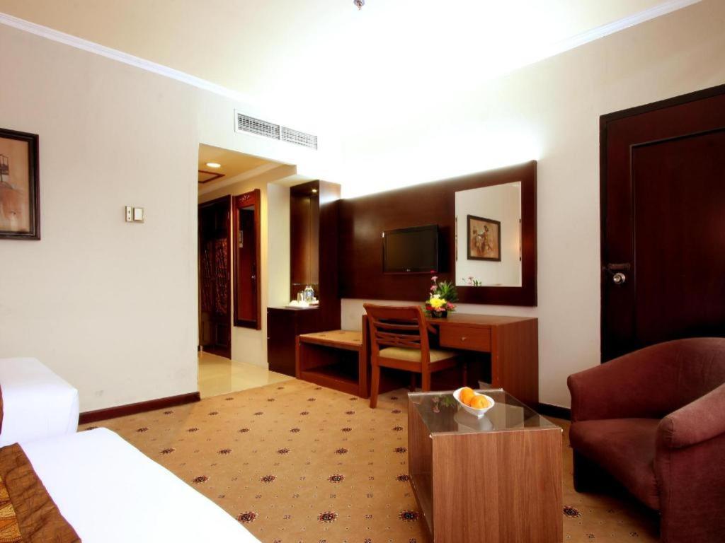 Kartika Chandra Hotel Jacarta Exterior foto