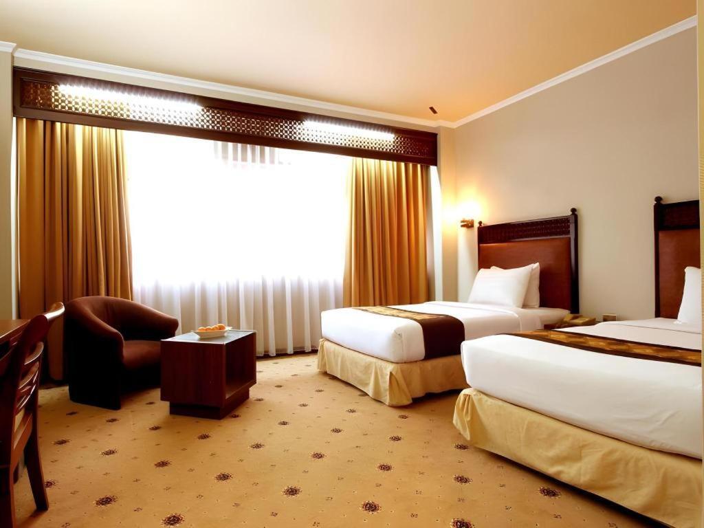Kartika Chandra Hotel Jacarta Exterior foto