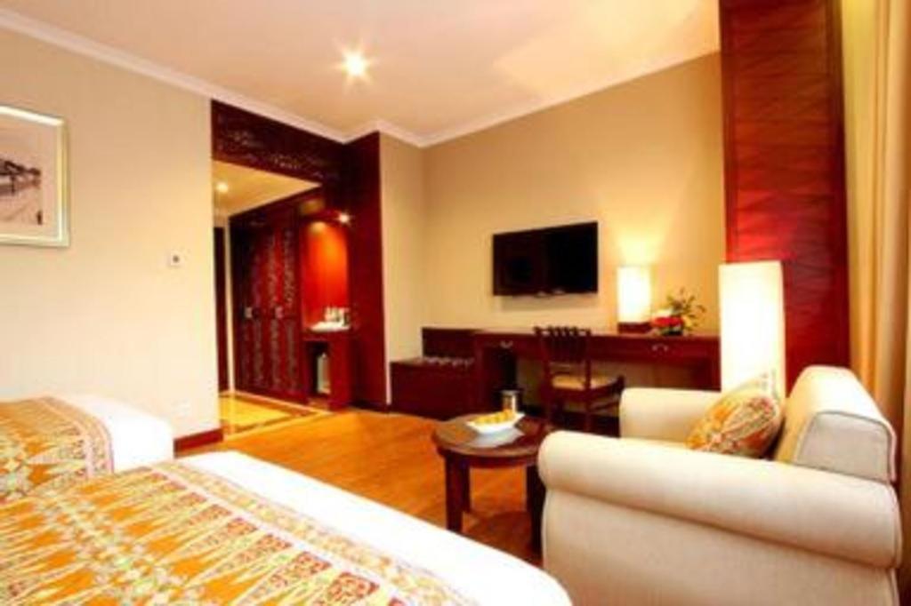 Kartika Chandra Hotel Jacarta Exterior foto